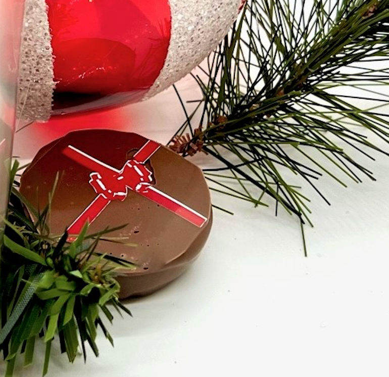 Holiday Chocolate Dipped Oreos